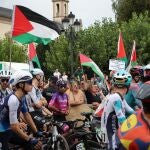 Una nueva protesta en Ribadeo (Lugo) contra la participación de Israel en la Vuelta Ciclista a España 