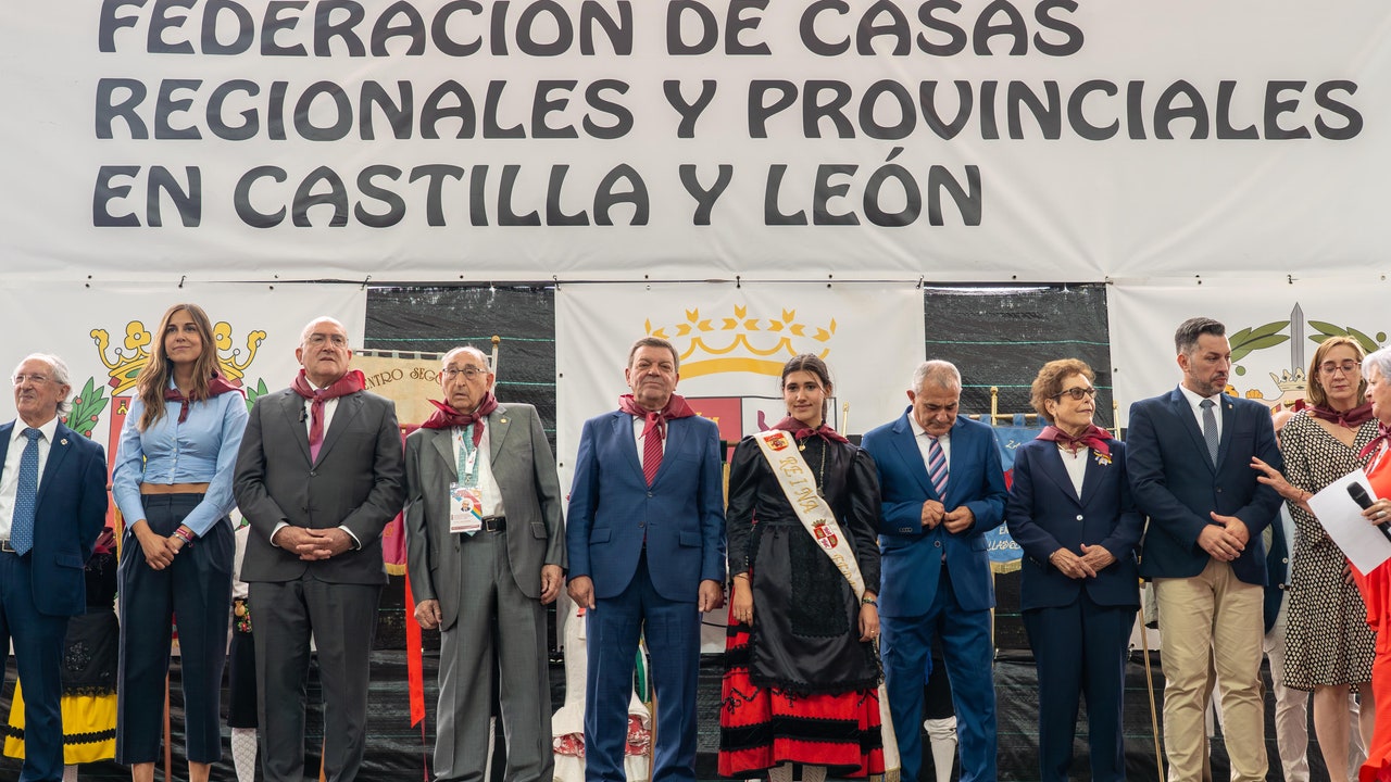 Carnero inaugura la Feria de Folklore y Gastronomía en el nuevo recinto