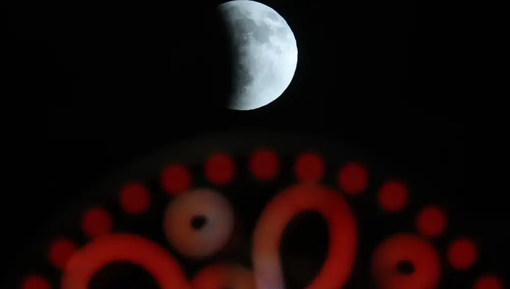 Blood moon rises above Jerusalem