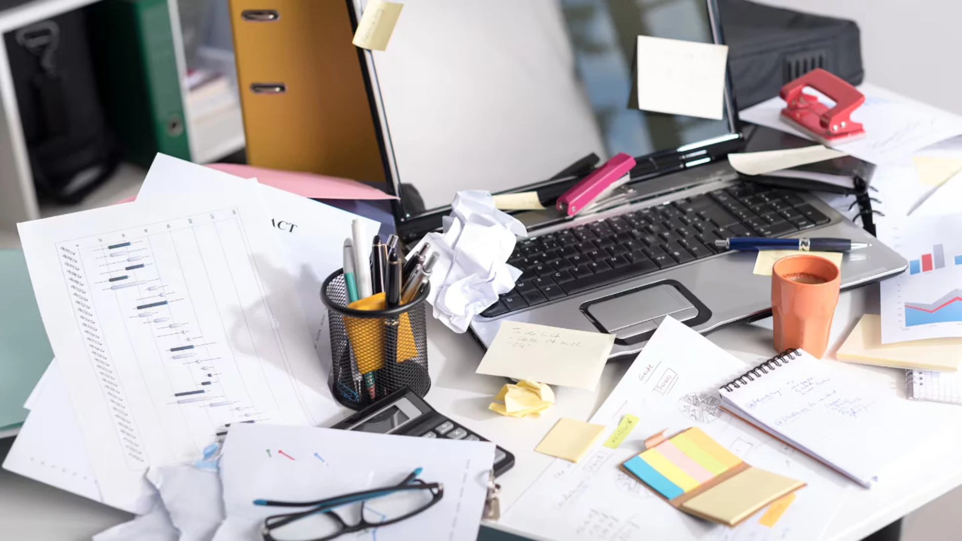 El estatuto de los trabajadores lo deja muy claro: tu empresa puede sancionarte por el desorden de tu espacio de trabajo