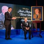 Almería.- Diputación.- El alcalde centenario y más longevo de España recibe en Chercos el Escudo de Oro de la Provincia
