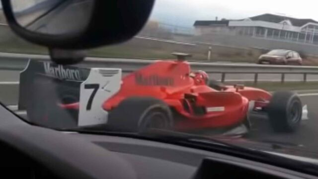 Tras años circulando, República Checa acaba de detener al misterioso piloto de un Fórmula 1 que circulaba en carretera