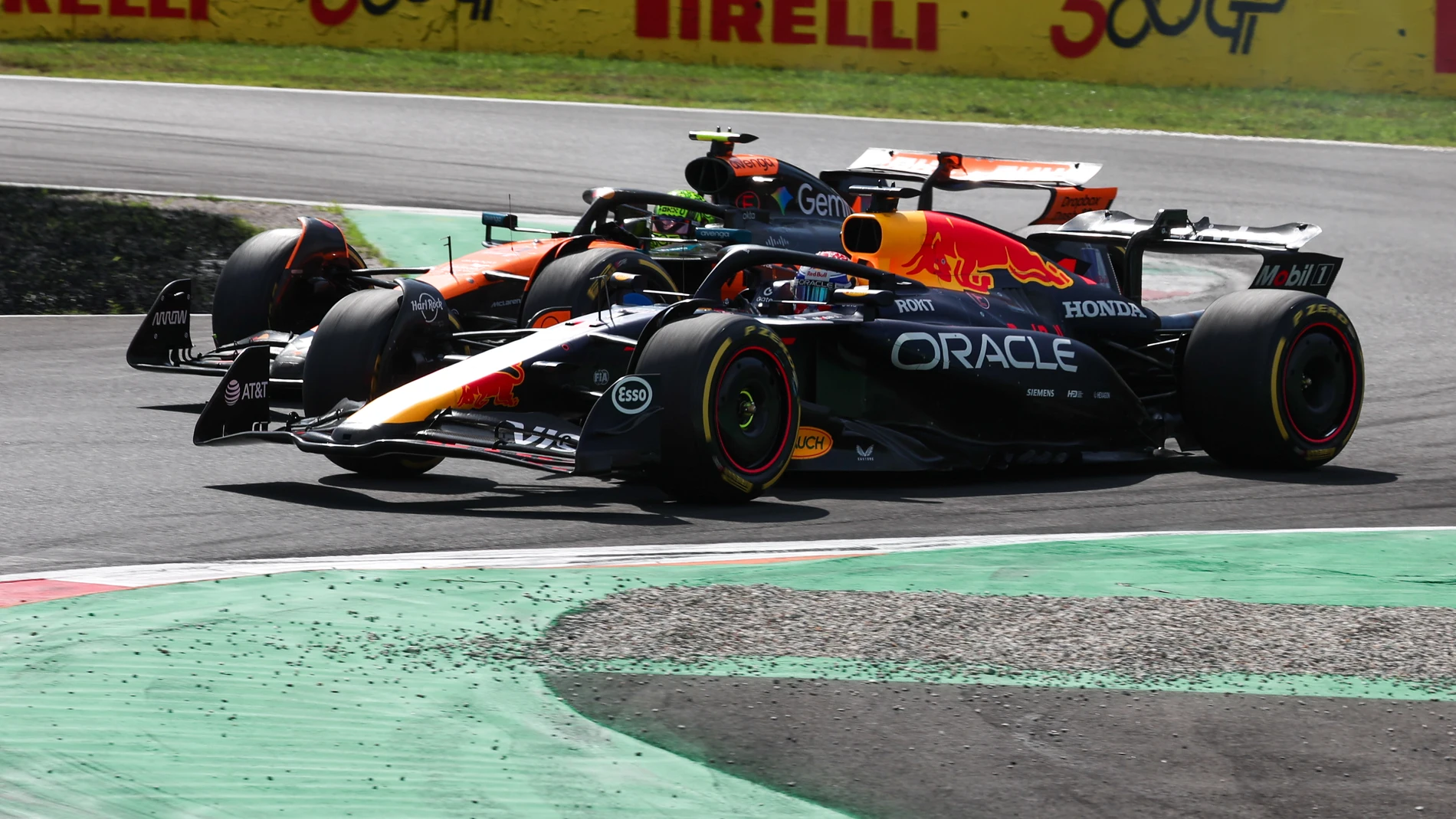 04 NORRIS Lando (gbr), McLaren F1 Team MCL39, action 01 VERSTAPPEN Max (nld), Red Bull Racing RB21, action during the 2025 Formula 1 Pirelli Grand Premio d’Italia, 2025 Italian Grand Prix, 16th round of the 2025 FIA Formula One World Championship from September 5 to 7, 2025 on the Autodromo Nazionale Monza, in Monza, Italy - Photo DPPI AFP7 07/09/2025 ONLY FOR USE IN SPAIN