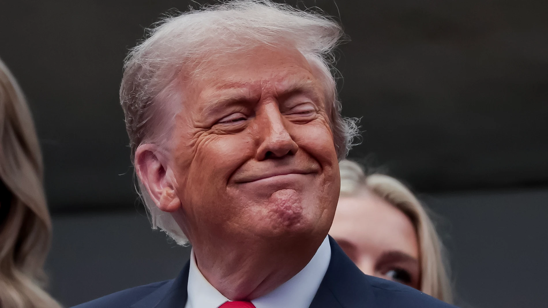 FLUSHING MEADOWS (United States), 08/09/2025.- US President Donald J. Trump smiles after the men's singles final of the US Open Tennis Championships at the USTA Billie Jean King National Tennis Center in Flushing Meadows, New York, USA, 07 September 2025. (Tenis, Nueva York) EFE/EPA/CRISTOBAL HERRERA ULASHKEVICH