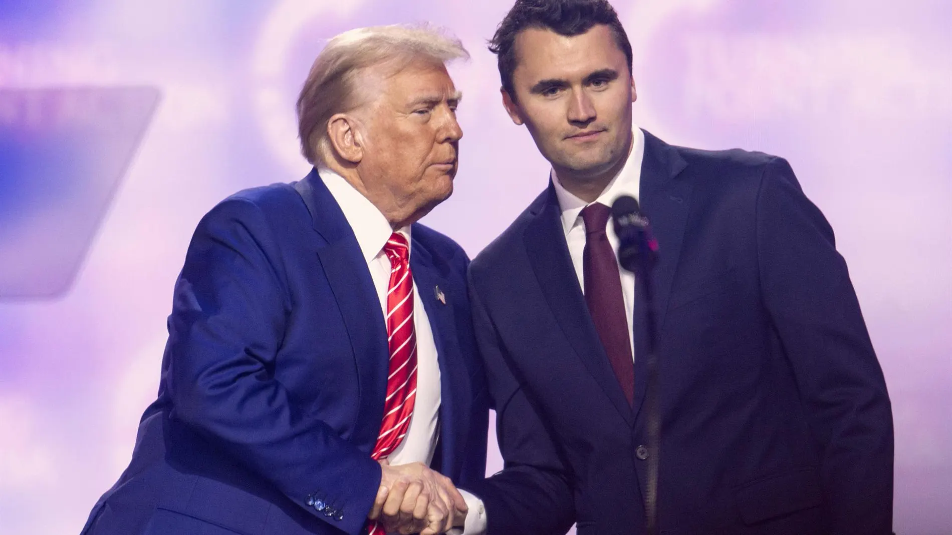 VÍDEO: EEUU.- Muere el comentarista estadounidense Charlie Kirk tras recibir un disparo en un evento en una universidad