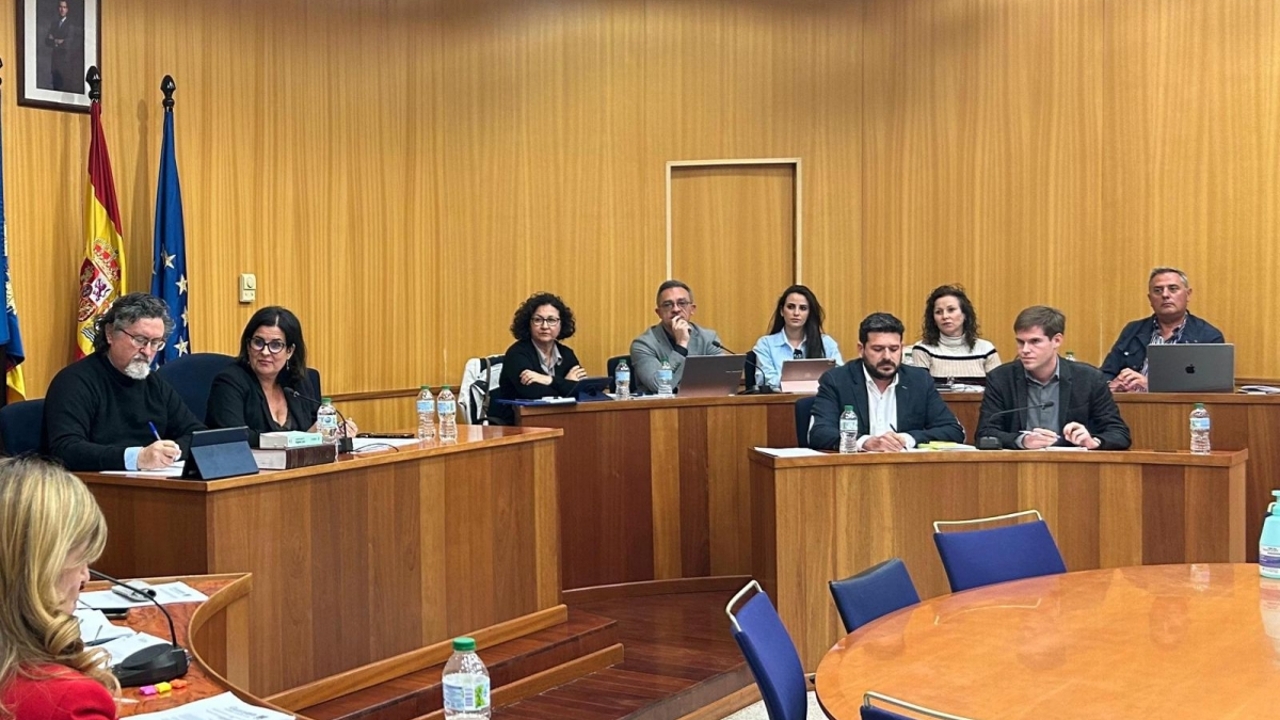 Traiciones, transfugismo y un Vox y PP divididos: la rocambolesca historia detrás de la moción de censura en San Antonio de Benagéber