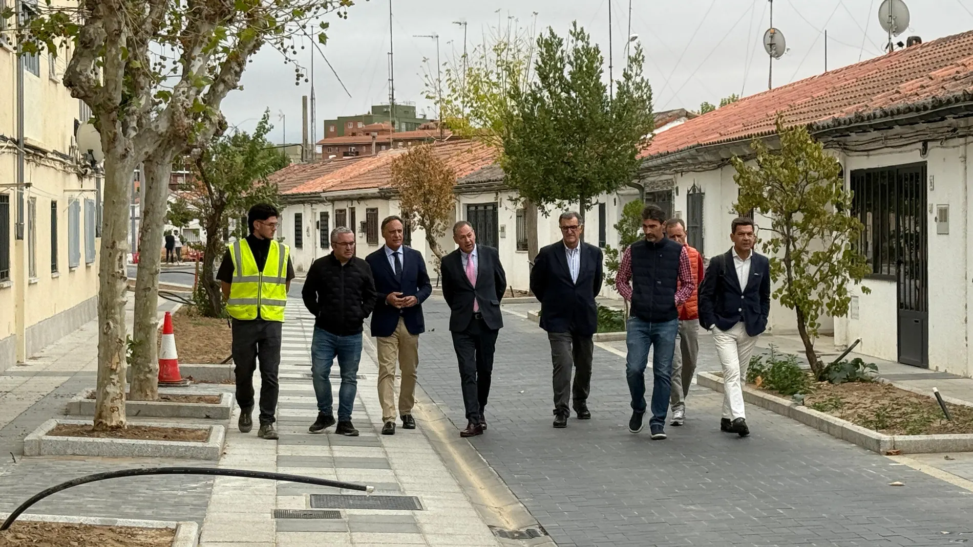 El alcalde de Salamanca, Carlos García Carbayo, visita las obras del barrio de "La Vega"