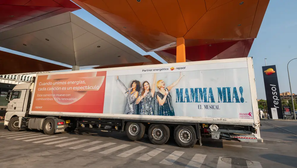 Uno de los camiones tráiler impulsados por combustible 100% renovable