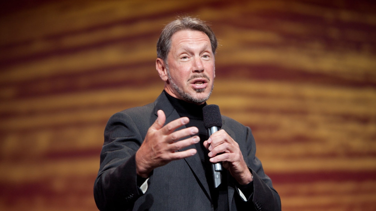 Quién es Larry Ellison, la persona que podría superar a Elon Musk y convertirse en el hombre más rico del mundo