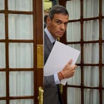 Sánchez presume de reducir la inmigración ilegal y se olvida de la oleada de cayucos en Baleares 