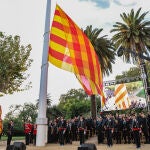 Illa, Rull y Colboni durante la izada de la senyera durante el acto por la Diada