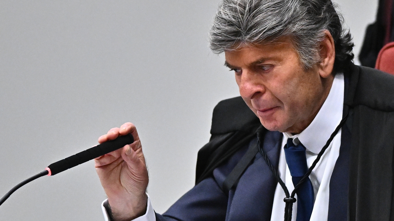 Uno de los jueces da un balón de oxígeno a Bolsonaro al absolverle del intento de golpe de Estado