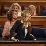 Yolanda Díaz y María Jesús Montero en el Congreso de los Diputados