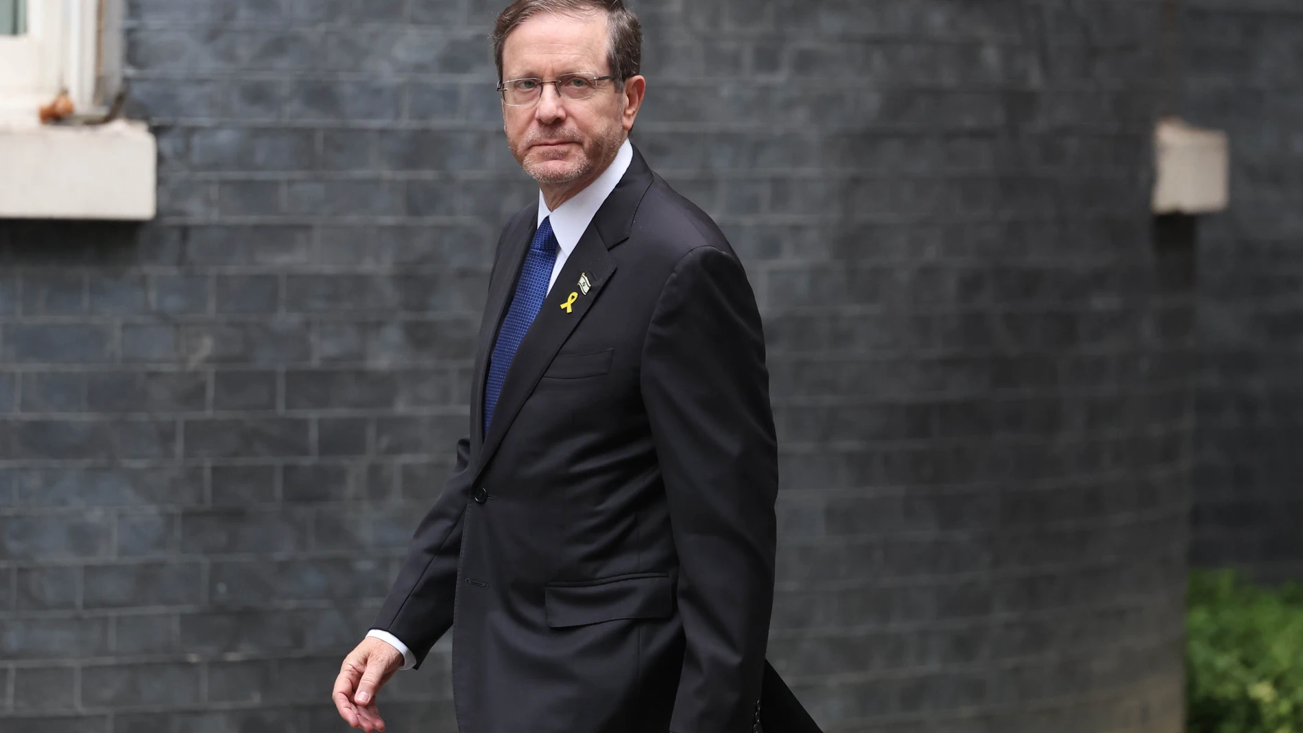 London (United Kingdom), 10/09/2025.- President of Israel Isaac Herzog arrives for his meeting with the British prime minister in Downing Street in London, Britain, 10 September 2025. (Reino Unido, Londres) EFE/EPA/NEIL HALL