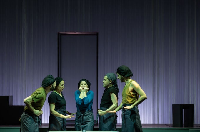 Elenco de Sarabela Teatro en 'El dragón de oro'