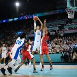 Trey Lyles, en los pasados Juegos Olímpicos, defiende a Wembanyama