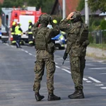 Los servicios de emergencia inspeccionan los lugares después de que drones rusos violaran el espacio aéreo polaco.