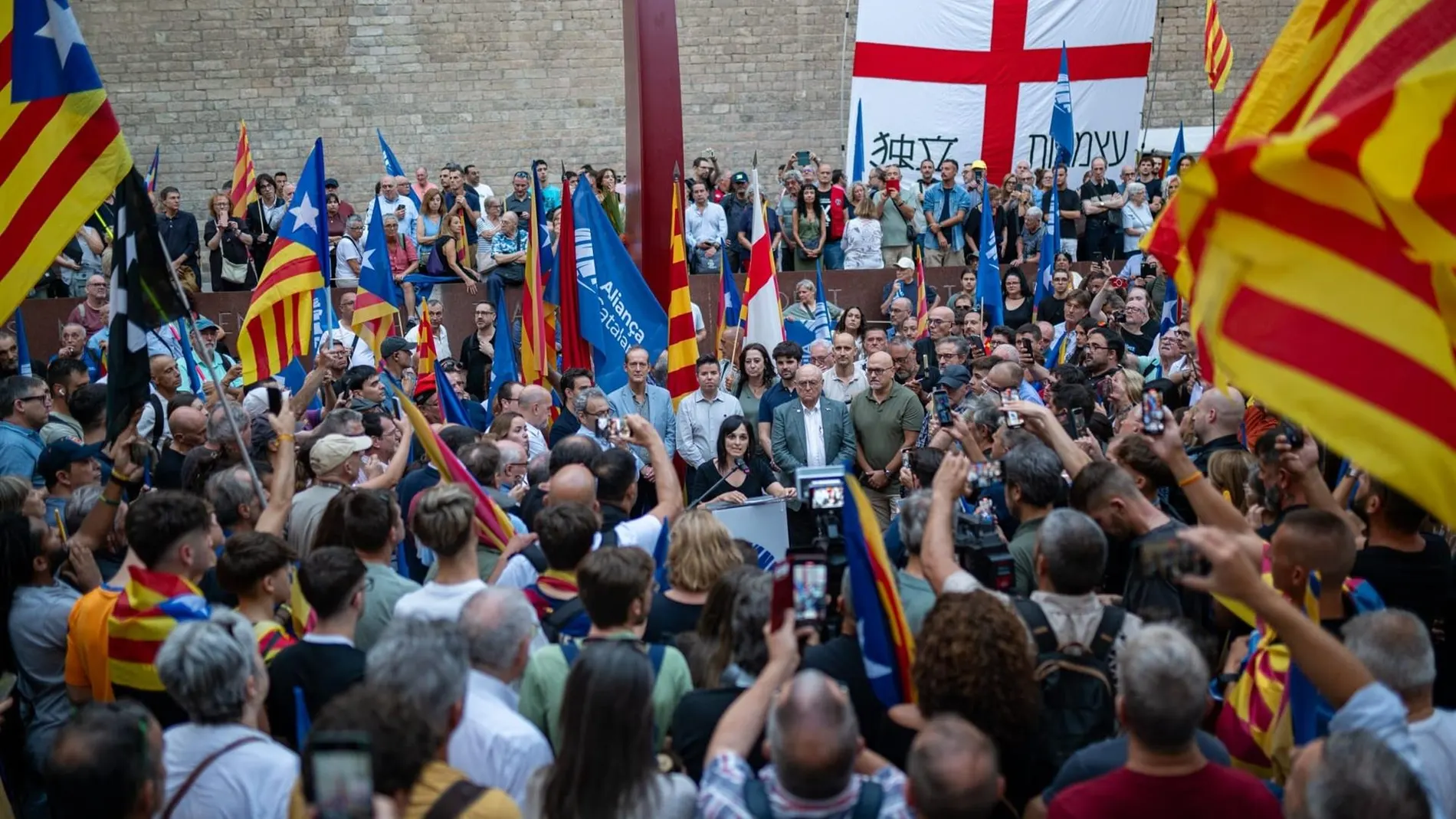 Sílvia Orriols en el Fossar de les Moreres