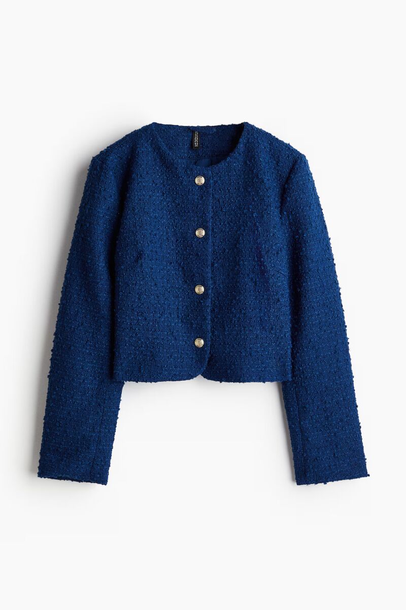 Chaqueta corta en bouclé azul vivo.
