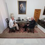 Antonio Muñoz junto al arzobispo de Sevilla
