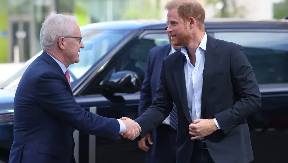 Prince Harry visits research center for blast injury victims in London