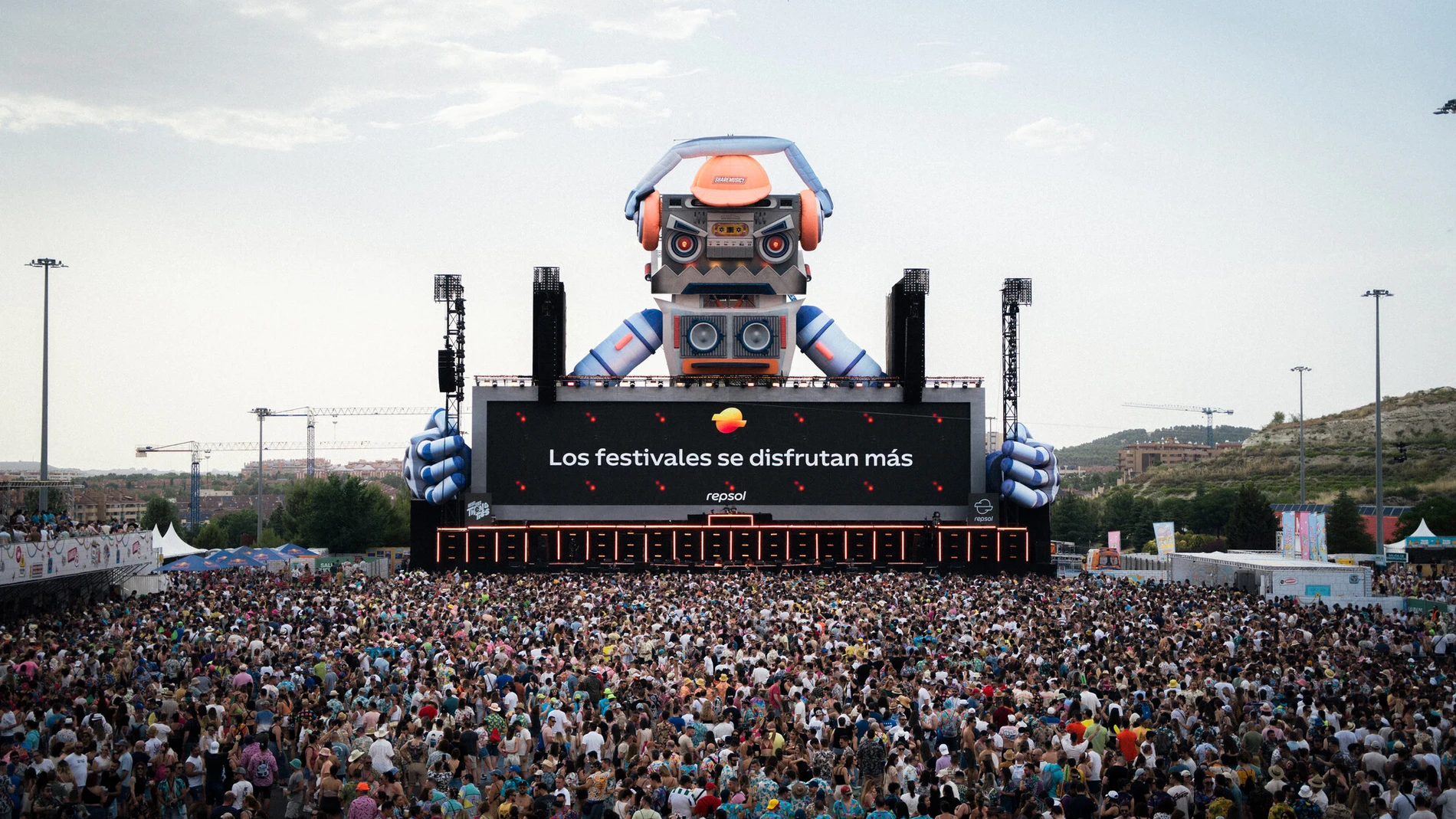 Escenario del Festival Love The Twenties, impulsado con combustible 100% renovable
