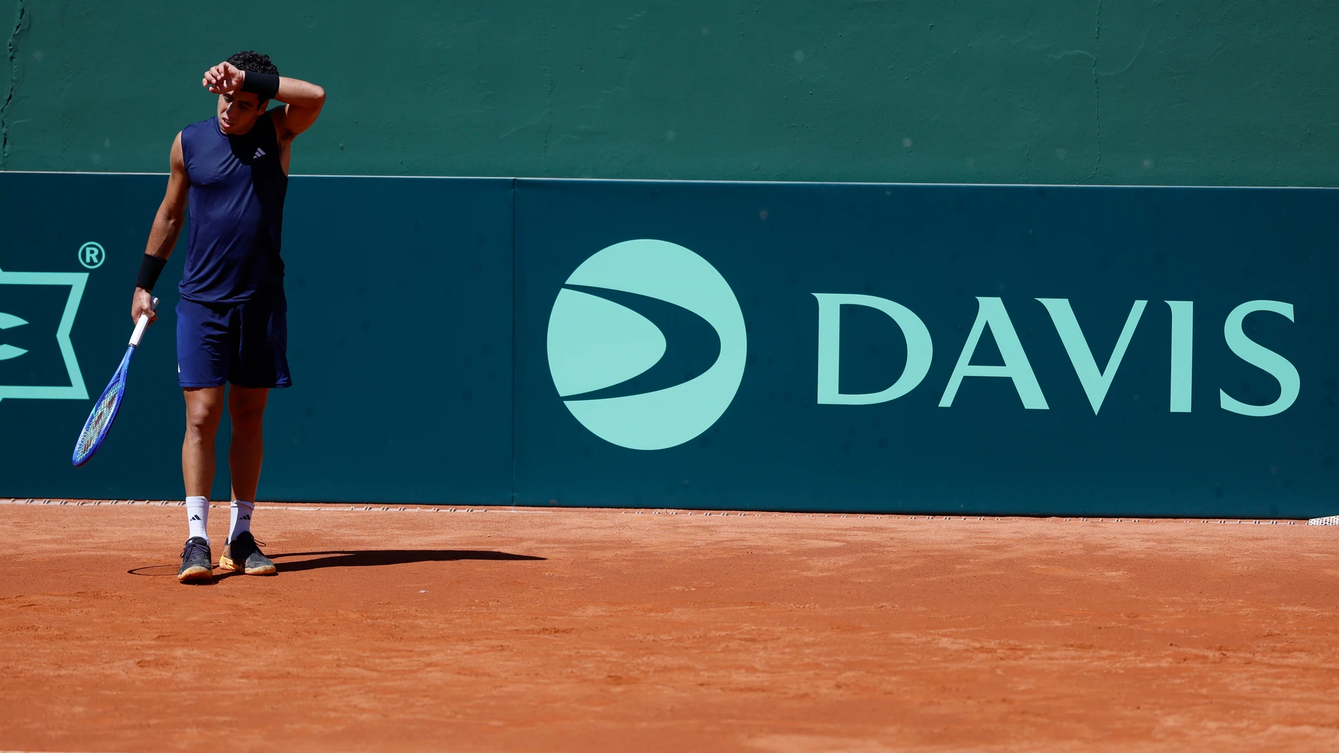 MARBELLA, 10/09/2025.- El tenista del equipo español de Copa Davis Jaume Munar entrena este miércoles en Marbella de cara a la segunda ronda clasificatoria de la Copa Davis 2025 contra Dinamarca, que se celebra este fin de semana. EFE/ Jorge Zapata