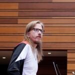 El portavoz de Podemos, Pablo Fernández, interviene en las Cortes regionales