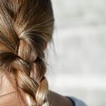 El secreto natural para cubrir las canas y fortalecer el cabello: así actúa la salvia