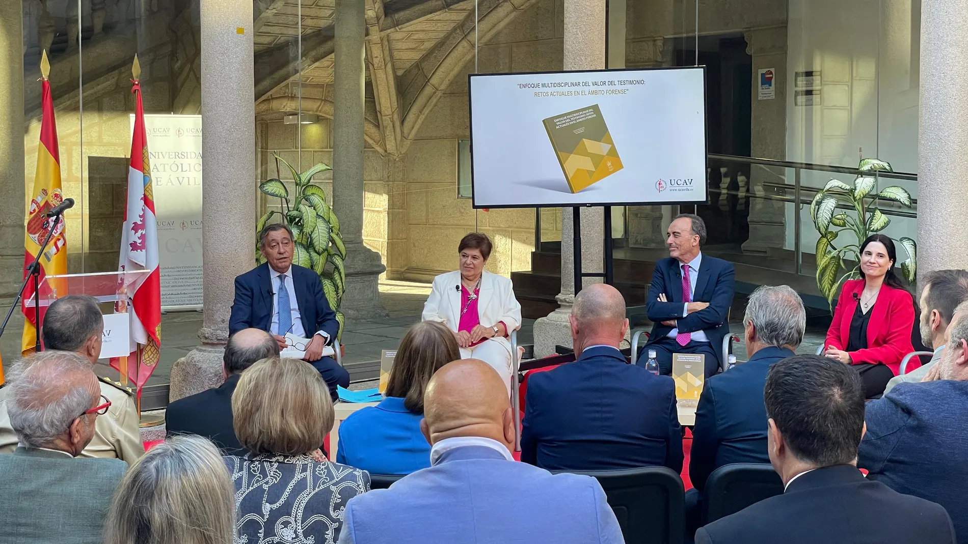 Presentación del libro en el Patio de la Audiencia Provincial de Ávila