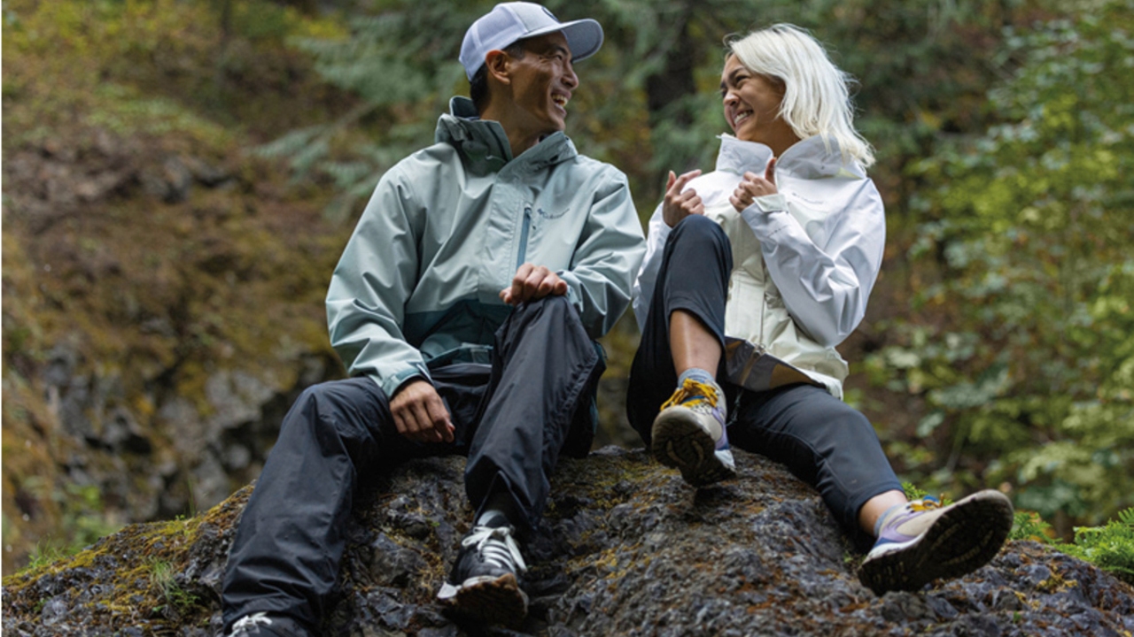 De excursión o en el trabajo: las chaquetas Columbia impermeables para hombre que combinan todo