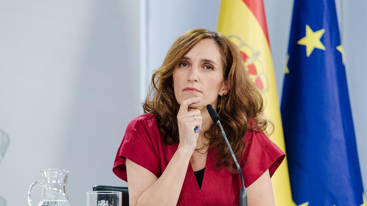 Mónica García utiliza 'Operación Triunfo' para hacer publicidad de su nueva ley contra el tabaco