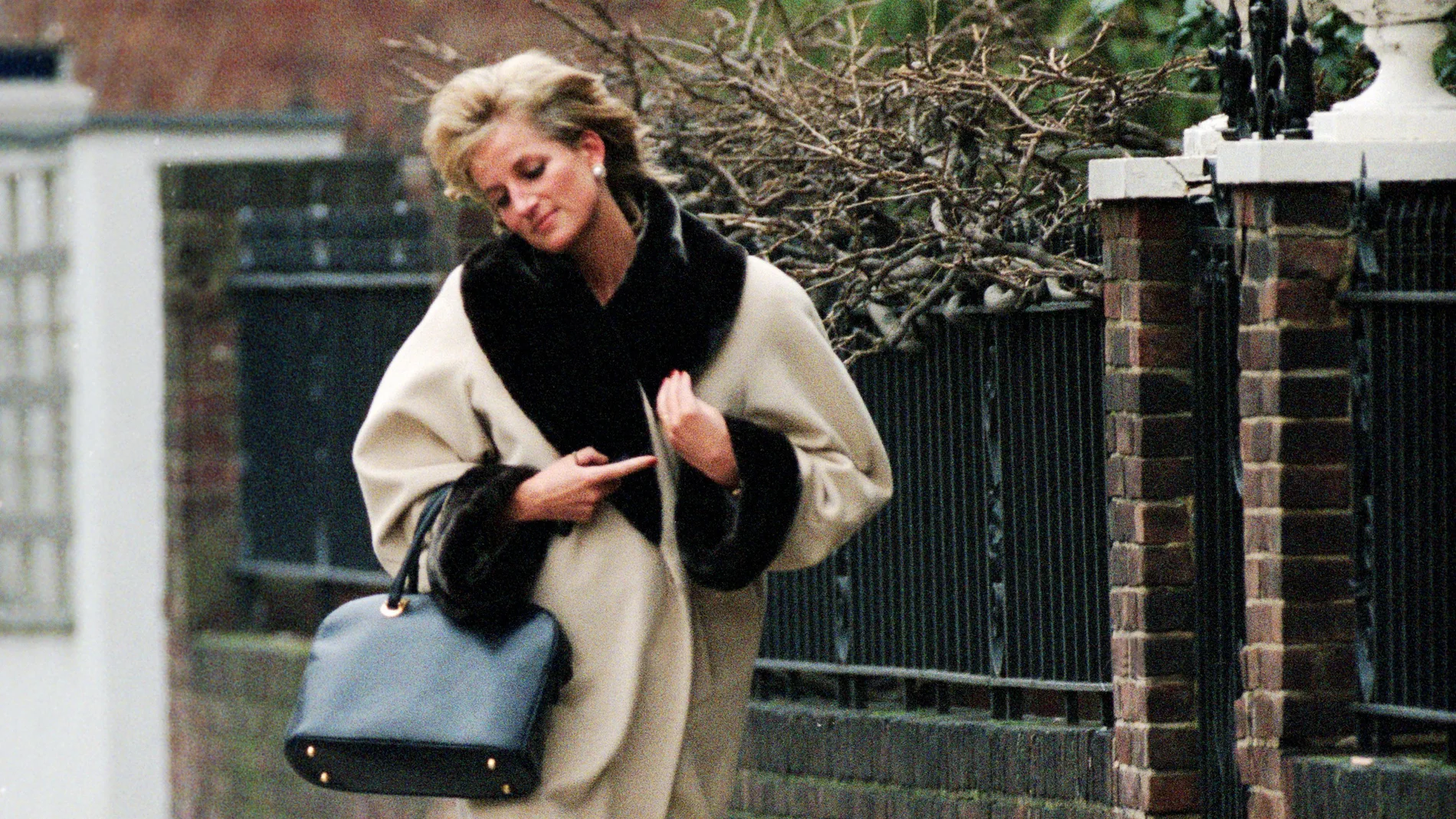 Lady Di con abrigo.