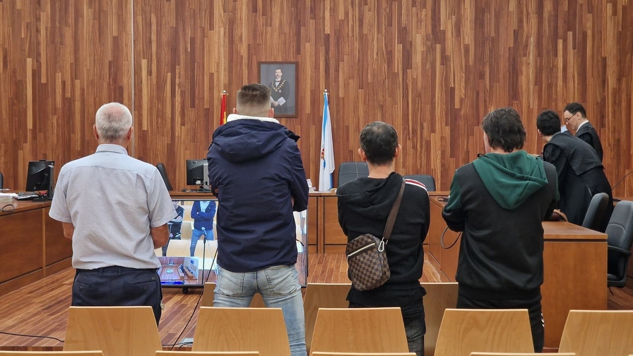 Vuelve a suspenderse el juicio contra cuatro percebeiros furtivos en Baiona y A Guarda