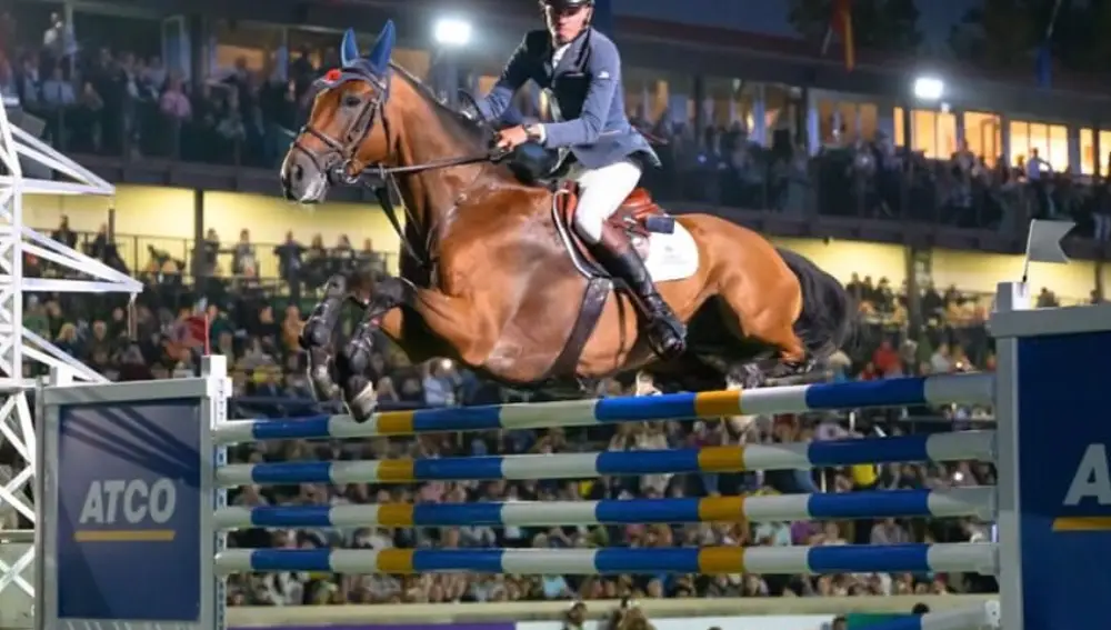 Otra toma del impresionante salto de récord