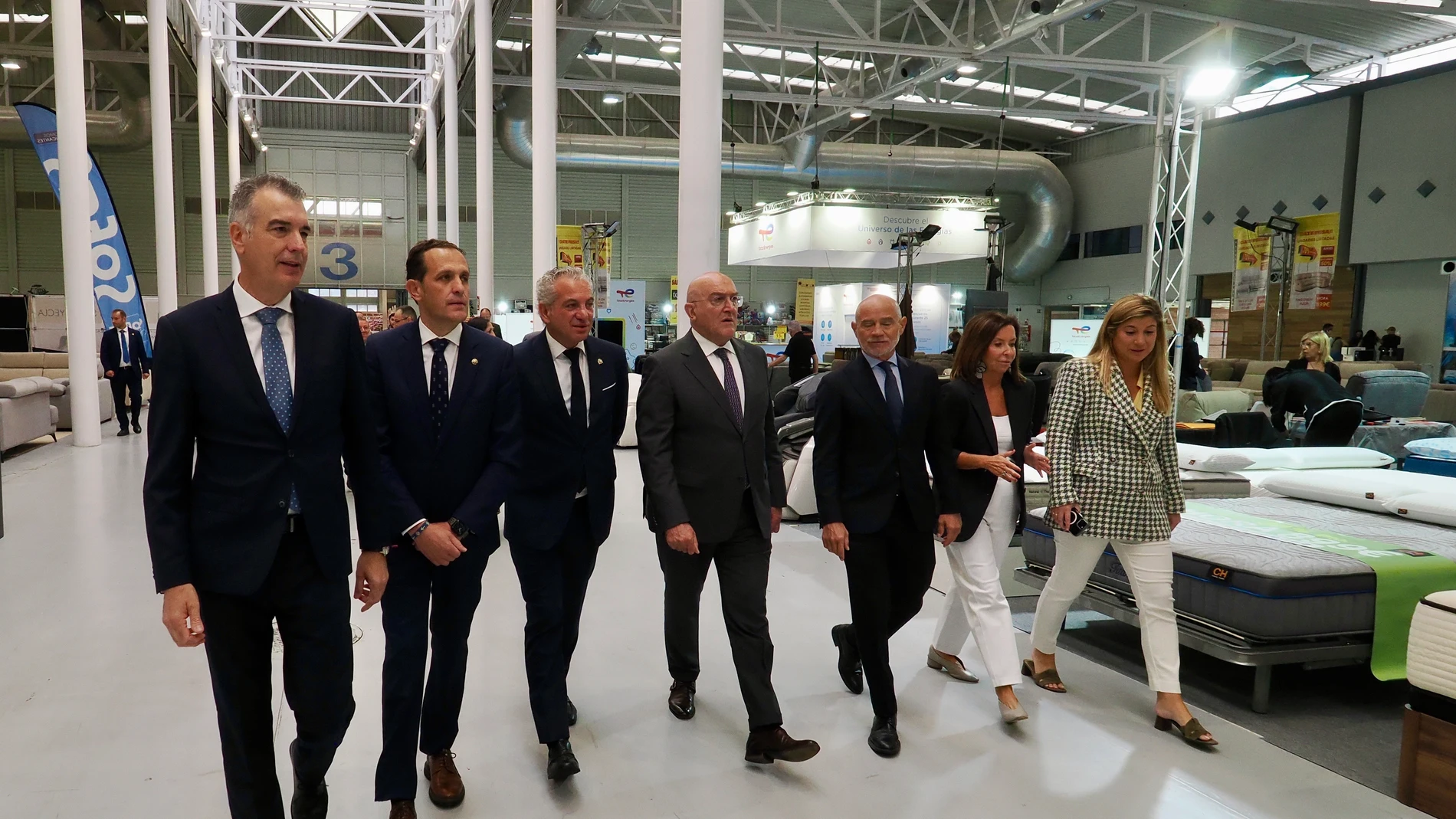 El alcalde de Valladolid, Jesús Julio Carnero; el delegado del Gobierno en Castilla y León, Nicanor Sen; el presidente de la Diputación Provincial, Conrado Íscar; la directora general de Comercio de la Junta, María Pettit, y el presidente del Comité Ejecutivo Feria de Valladolid, Víctor Caramanzana, inauguran el evento ‘Feria, tu espacio de ocio y compras’