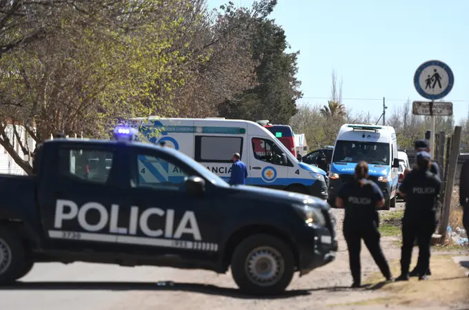 Tenía una orden de detención por intento de homicidio, fue a un programa de televisión a negarlo y acabó entregándose en directo Tenía una orden de detención por intento de homicidio, fue a un programa de televisión a negarlo y acabó entregándose en directo