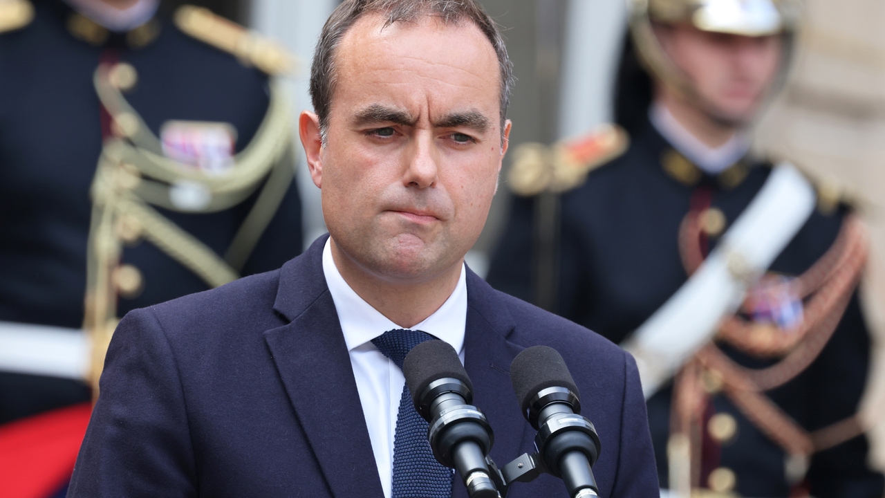 El nuevo primer ministro francés quita el chófer, la protección policial y el asistente personal a sus predecesores