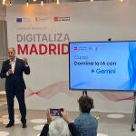El consejero de Digitalización, Miguel López-Valverde, anunciando el curso