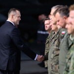 El presidente polaco, Karol Nawrocki, visita una base aérea en Poznan-Krzesiny