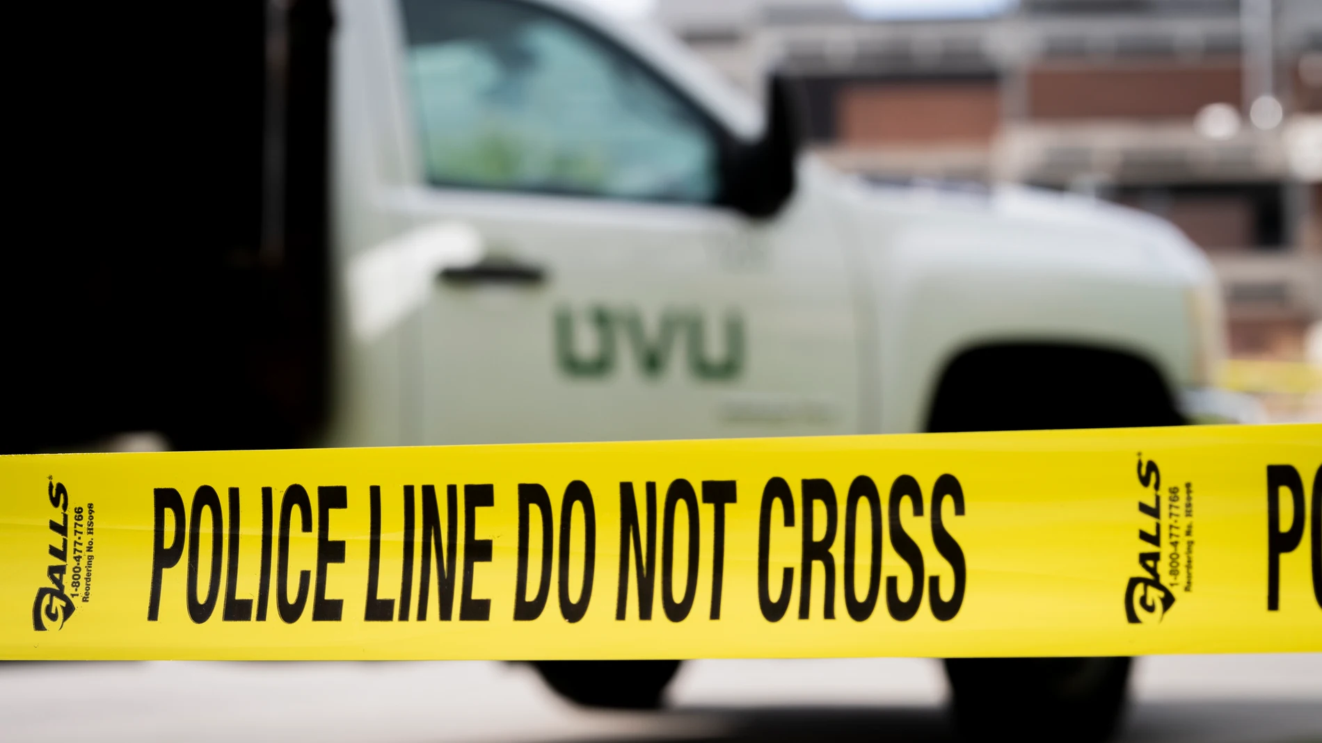 OREM (United States), 10/09/2025.- Police tape is spread across campus following the shooting of Charlie Kirk, the CEO and co-founder of the conservative youth organization Turning Point USA, at Utah Valley University in Orem, Utah, USA, 10 September 2025. Kirk was shot at an event he was hosting at Utah Valley University and was removed from the premises by his security team. Officials determined the fatal shot was fired from the rooftop of the Losee Center on the Utah Valley University camp...