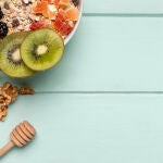 Un lácteo con frutos secos es un buen picoteo Un lácteo con frutos secos es un buen picoteo