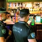 La Policía Local de Alicante controlará hasta el 30 de septiembre zonas de grandes afluencia de personas para que se respeten los límites del ruido de la legislación vigente