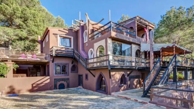 La excéntrica villa del polémico Nacho Cano en Ibiza: cuatro plantas y vistas de película