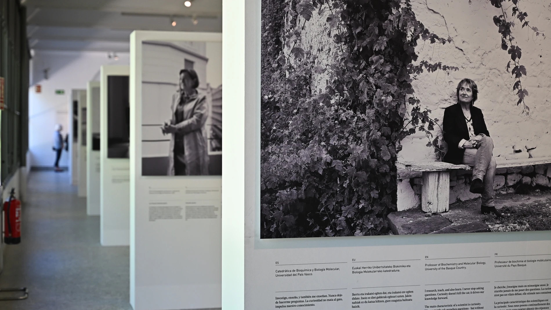 MADRID, 11/09/2025.- Presentación de la exposición '26 mujeres en las ciencias, artes y letras' del Real Jardín Botánico (RJB) del Consejo Superior de Investigaciones Científicas (CSIC) y Jakiunde, la Academia vasca de las Ciencias, de las Artes y de las Letras, este jueves en el Pabellón Villanueva en Madrid. EFE/ Fernando Villar