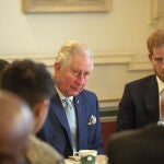 El Rey Carlos III y el príncipe Harry en una imagen tomada en 2018