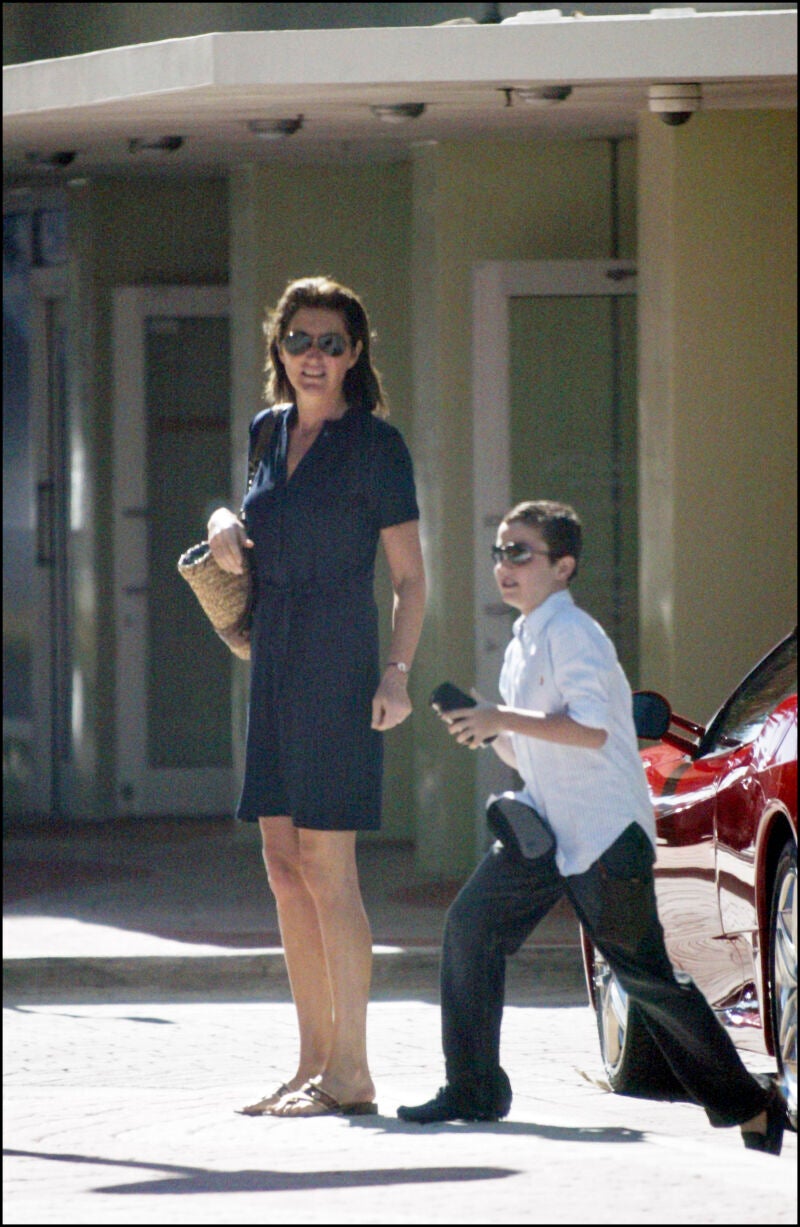 Louis, cuando era niño, con su madre en Estados Unidos