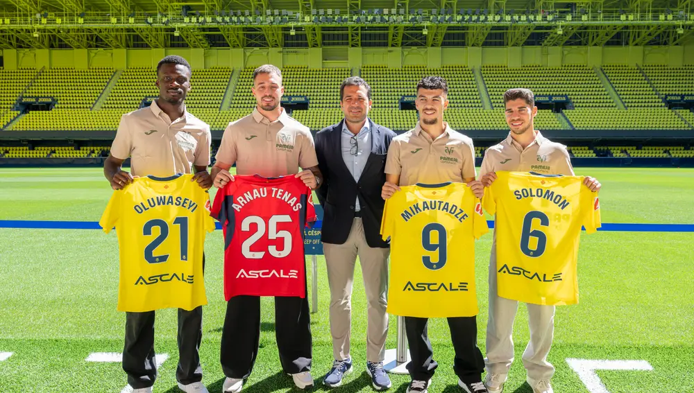 El Villarreal CF presenta a sus últimos cuatro fichajes