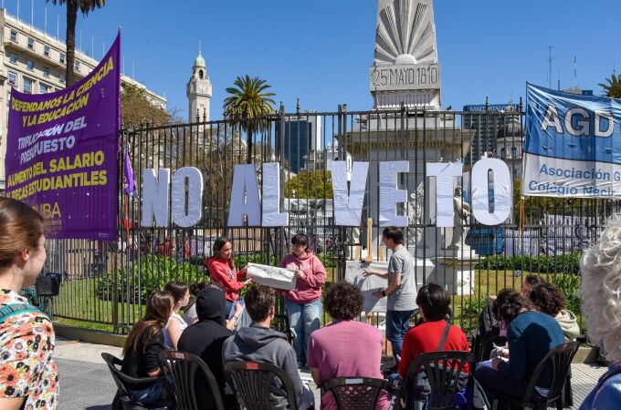 Milei veta las leyes de financiación universitaria y emergencia pediátrica