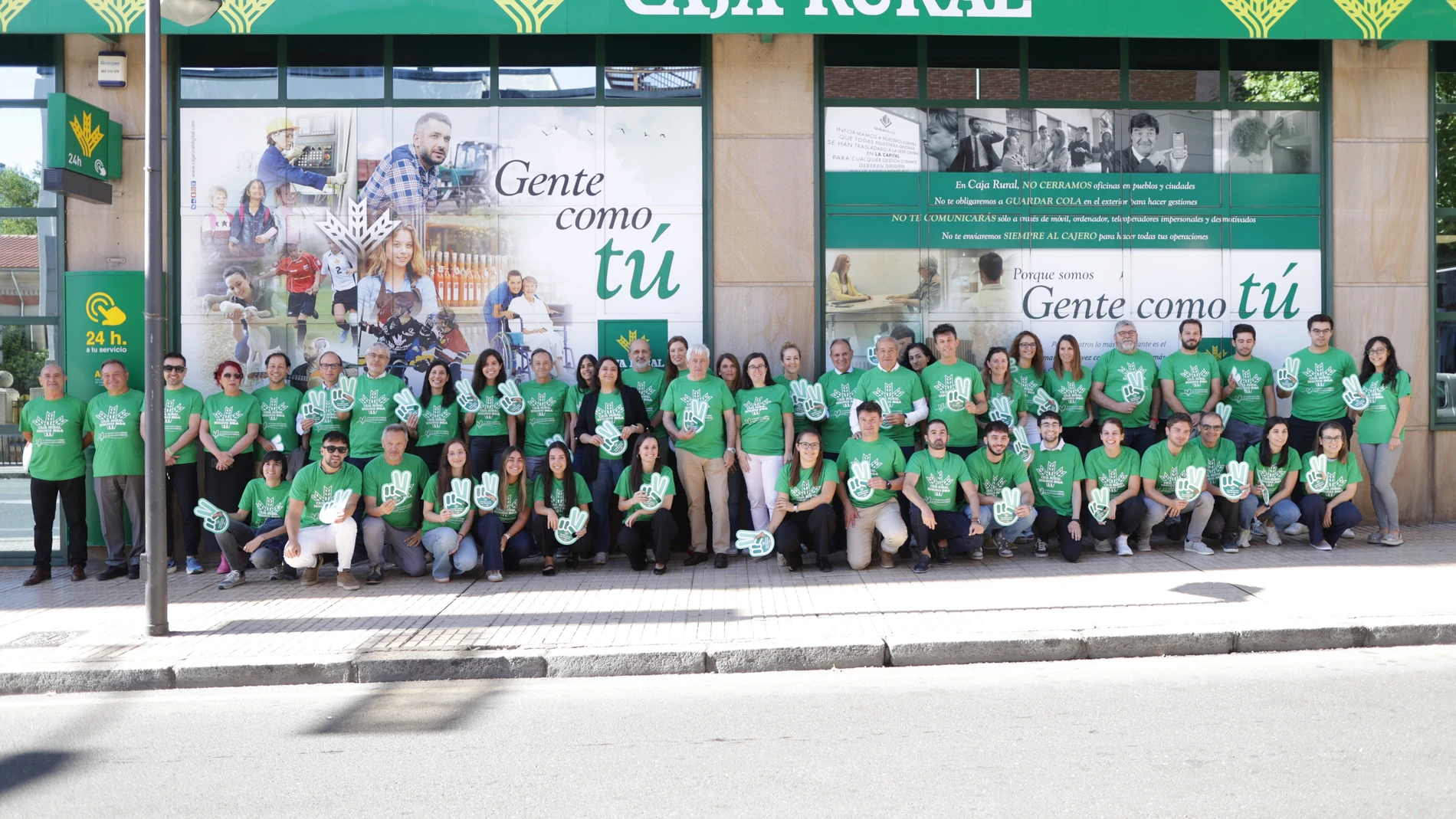 Foto de la plantilla de Caja Rural de Zamora con motivo del día solidario